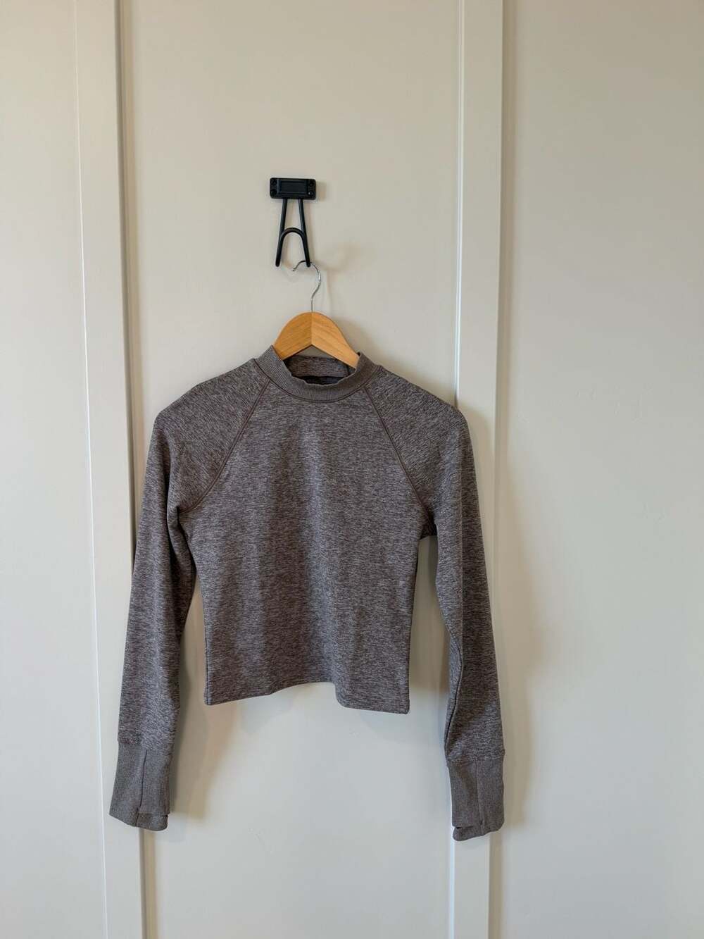 Athleta Women Brown Heathered Mock Neck Long Sleeve Crop Top Thumbholes Small